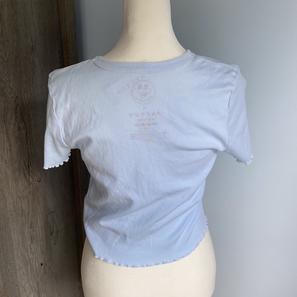 NWT PacSun cropped tee with scalloped trim. Size M. - Picture 2 of 9